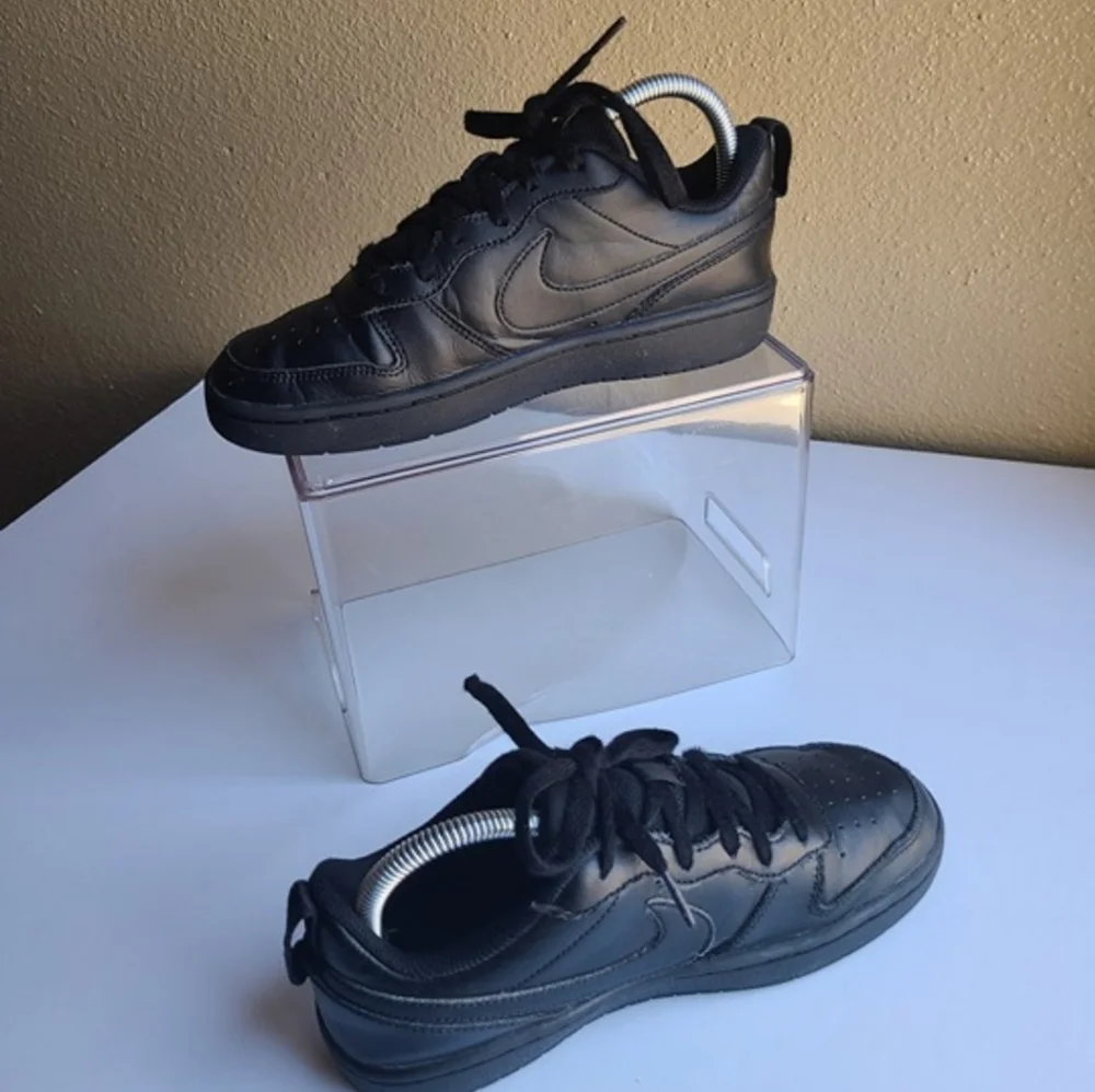 Nike Court Borough Low 2 GS BQ5448 001 unisex Youth size 3.5Y